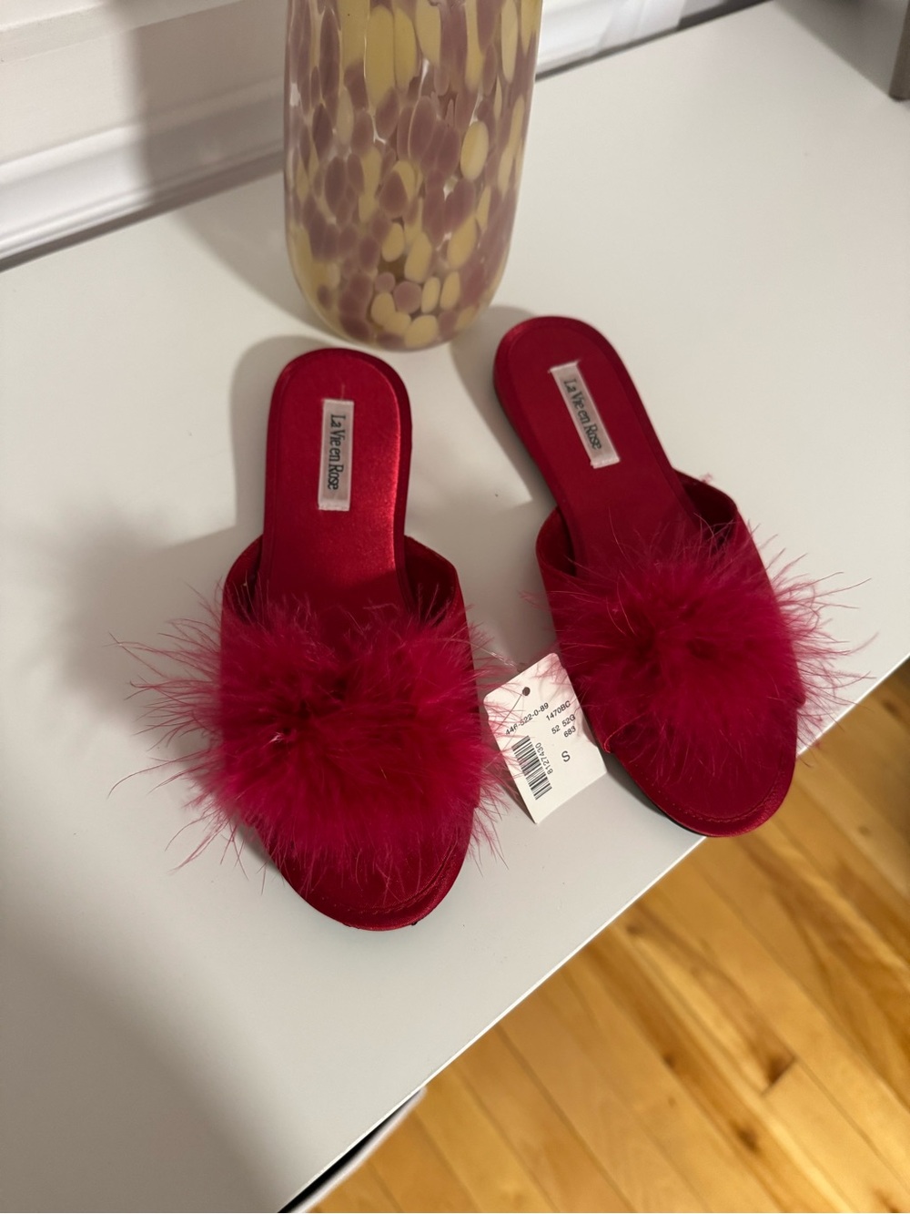 La Vie en Rose Women's red Feather Slide Sandals